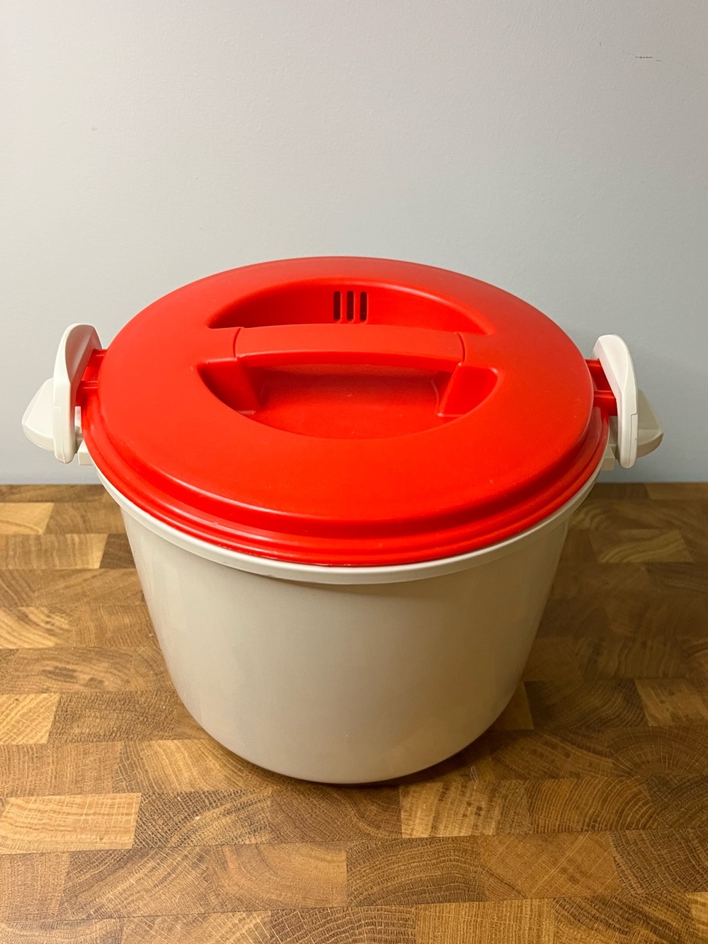 Pressure Rice Multipurpose Microwave cooker Tupperware style Red Locking Lid